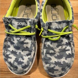 Hey dude youth Wally